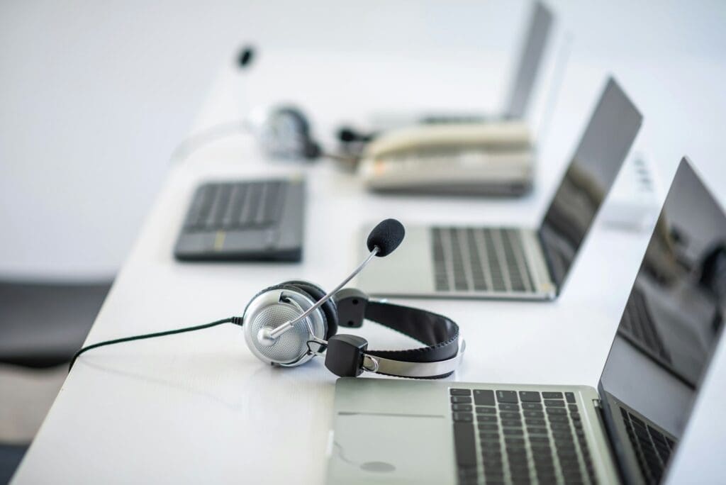 Headphone with call center device Put at office